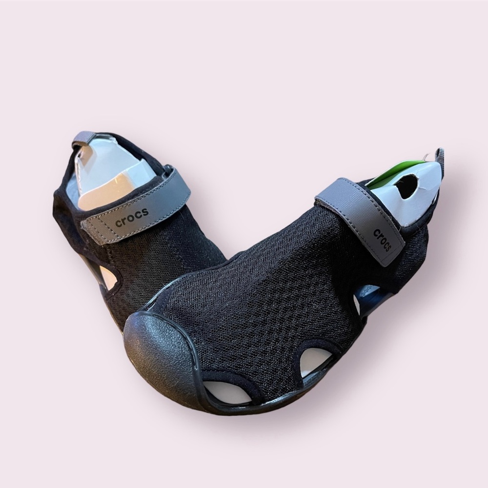 Croc’s Women’s Swiftwater Mesh Sandal- Water Shoe.